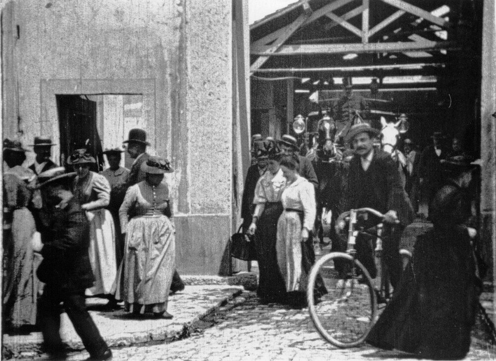 1895.工厂大门.黑白 默片 法国纪录短片 豆瓣9.0 La.sortie.des.usines.Lumière