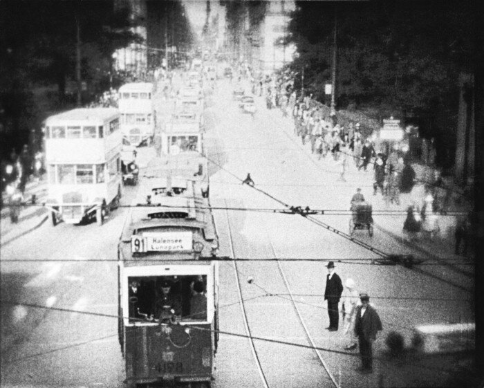 1927.柏林:城市交响曲 默片 黑白 高清 .德国纪录片 豆瓣8.3 Berlin - Die.Symphonie.der.Grostadt