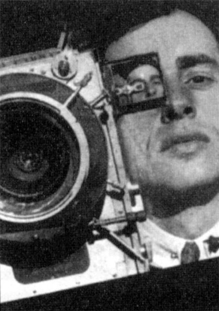 1929.持摄影机的人 默片 黑白 清晰 苏联纪录片 豆瓣9.1 Man with a Movie Camera - .
