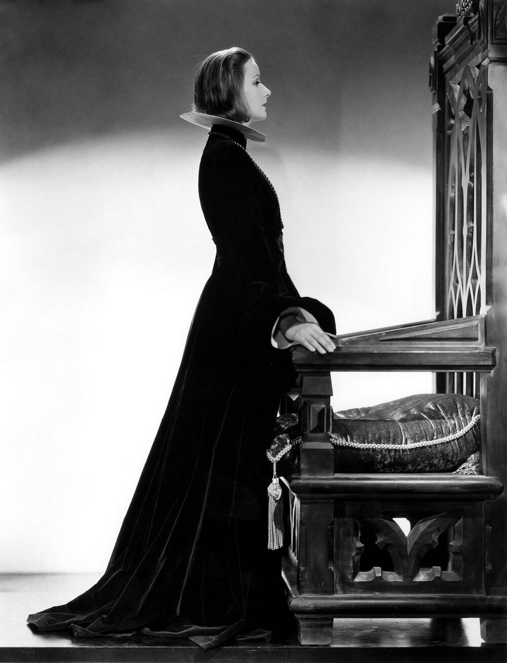 1933.瑞典女王 黑白 中字 高清 美国传记爱情战争 豆瓣8.1 Queen Christina