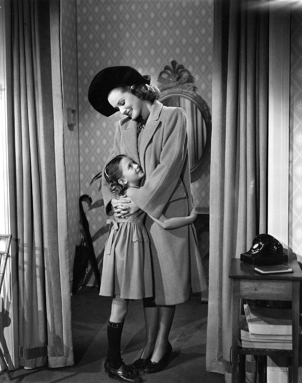 1947.34街奇缘 黑白中字 高清 美国喜剧家庭奇幻 豆瓣7.9 Miracle On 34th Street 720p BRRip H264