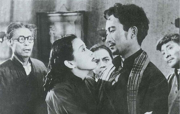 1949.乌鸦与麻雀 黑白 高清有水印 豆瓣8.7 上官云珠赵丹孙道临 720p
