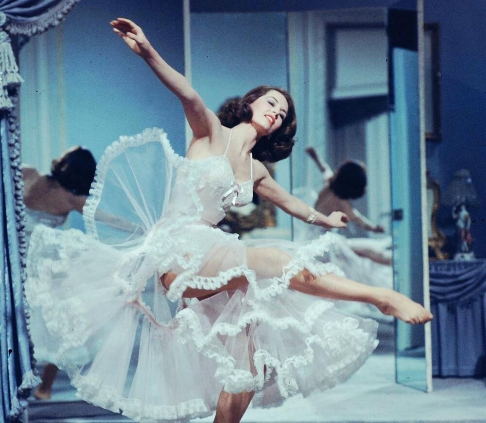 1957.玻璃丝袜.彩色 中字 美国喜剧爱情歌舞 高清 豆瓣7.3 Silk.Stockings.BD.HEVC.10bit.MiniHD-TLF