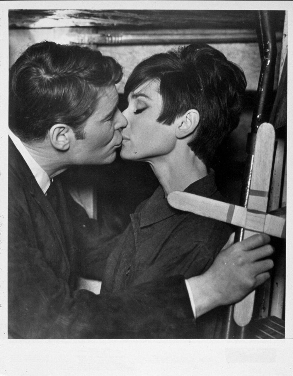 1966.偷龙转凤 奥黛丽·赫本系列14 How.to.Steal.a.Million.1966.DVDRiP.X264.3Audio.AAC.HALFCD-NORM.Christian