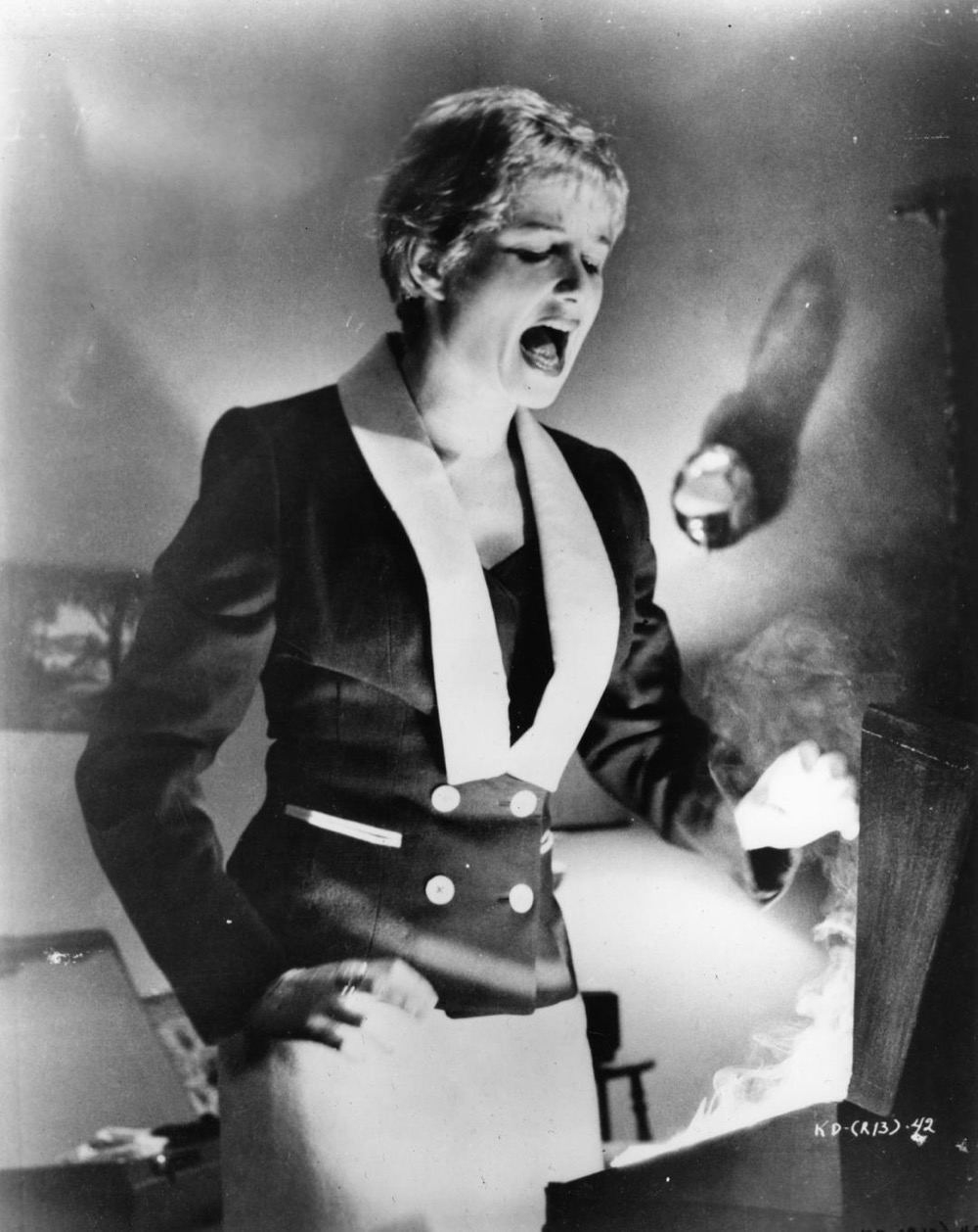 1955.死吻.黑白 中字 美国犯罪黑色惊悚 高清 豆瓣7.0 Kiss.Me.Deadly.BD.CC.MiniSD-TLF